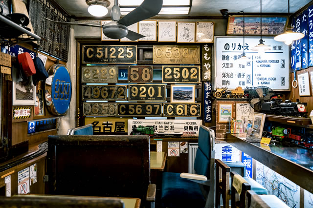 レトロな雰囲気の居心地の良い車内